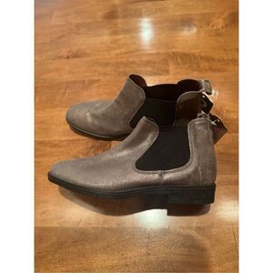 Woman’s new from Germany 5th Avenue leather ankle boots size 8